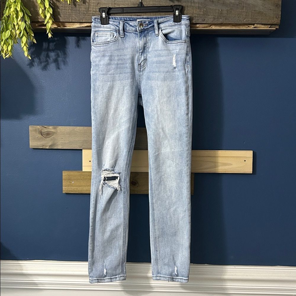 Altar’d State HR Distressed Straight Leg.   26